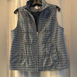 Christopher & Banks Size Small Zippered Vest with pockets, Navy and White.